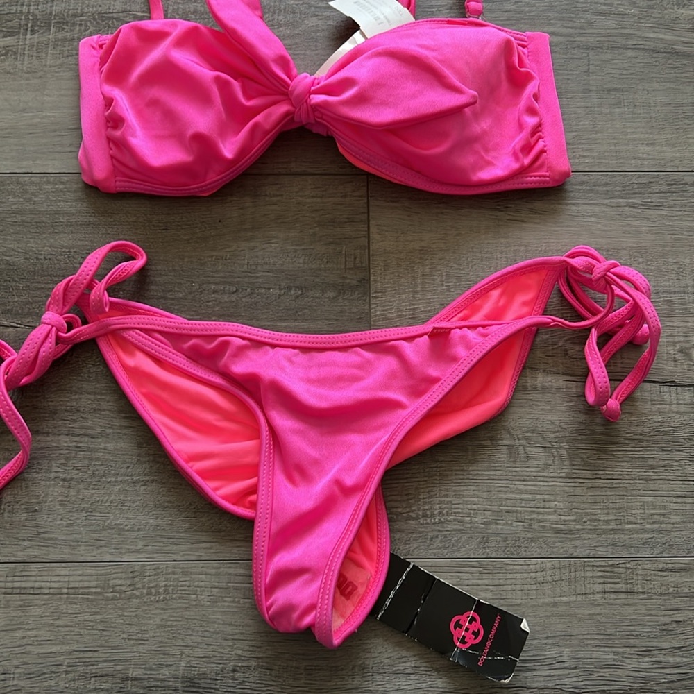 Bikinis - Picture 4 of 12